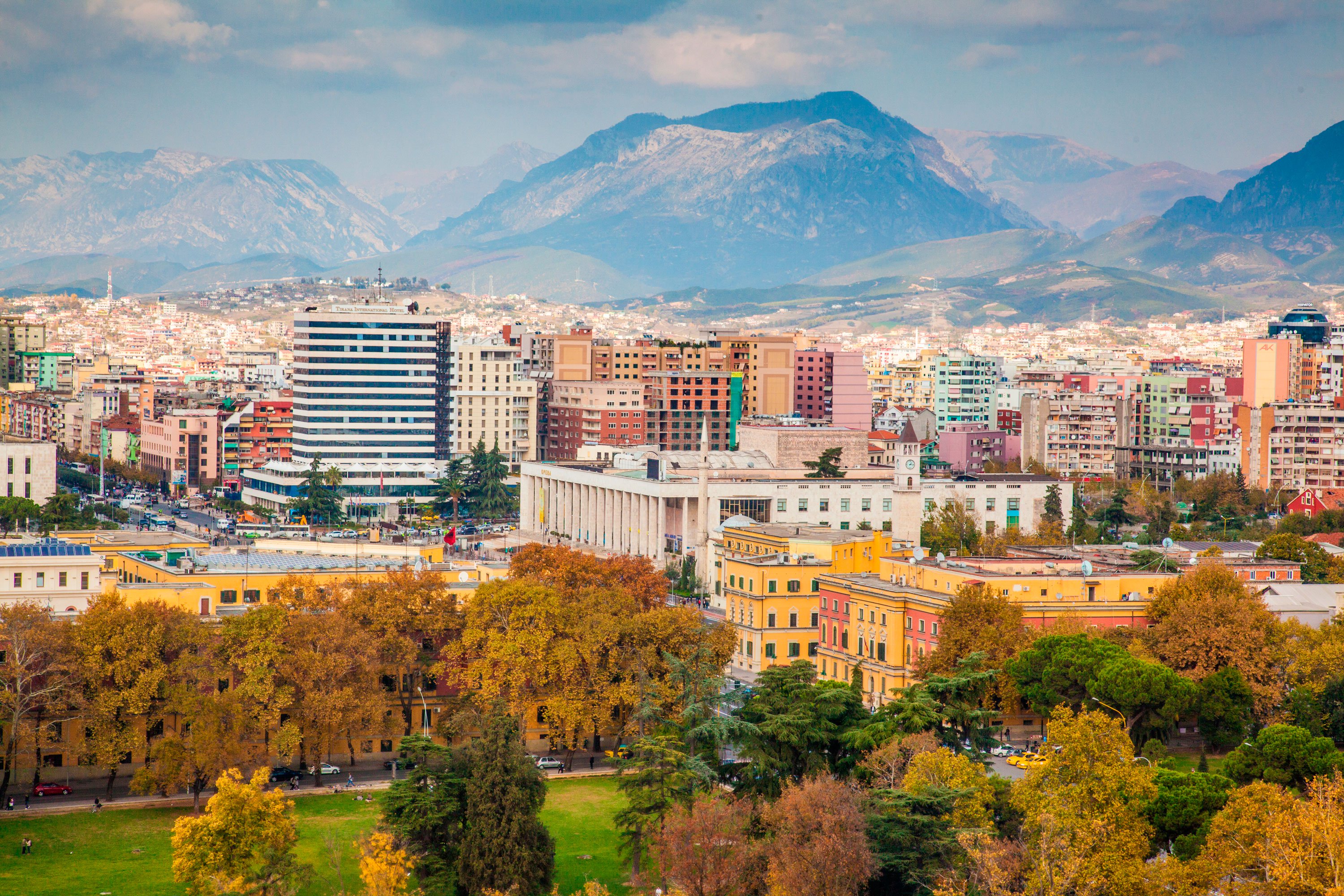 Города албании. Тирана Албания. Площадь Скандербега Албания. Столица Албания столица. Албания центр города.