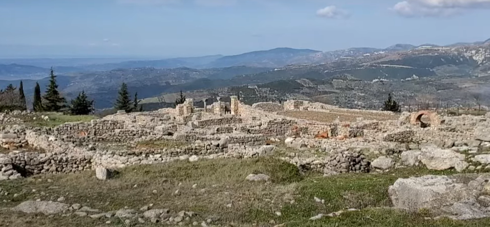 , Qyteti antik 2500 vjeçar në Mallakastër i lënë në harresë, gurët e lashtë drejtë shkatërrimit